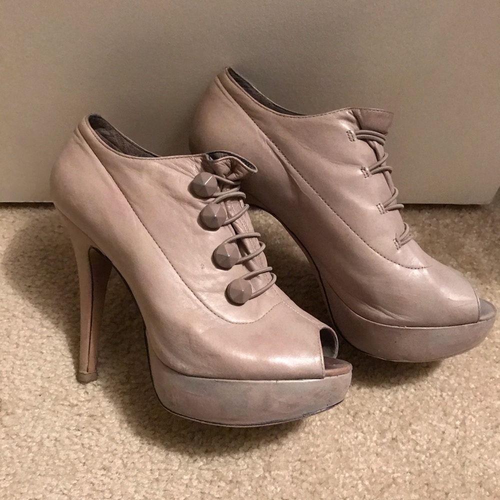 VINCE CAMUTO peep toe booties
